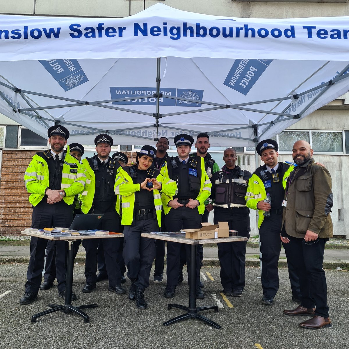 On 20/03/2024 Chiswick and Hounslow SNT Officers held a Business Day of Action on Chiswick High Road. Officers worked together with Hounslow Council to engage with businesses, listened to people's concerns and provided crime prevent advice! #mylocalmet #saferneighbourhoods