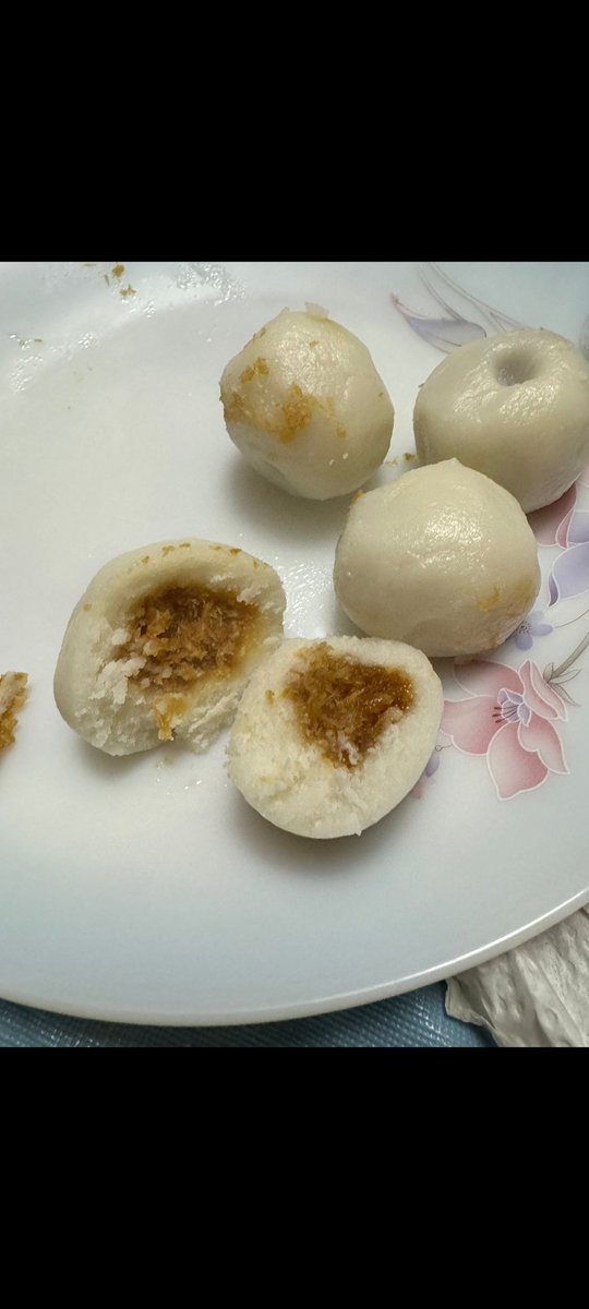 lunch_box_ideas's tweet photo. Kozhukkatta is prepared by Syro Malabar Roman Christians on the Saturday prior to Palm Sunday and the day is hence called Kozhukatta Saturday. 
It's made with sugar and Jagger and steamed within rice balls https://t.co/vRlEBpGkng