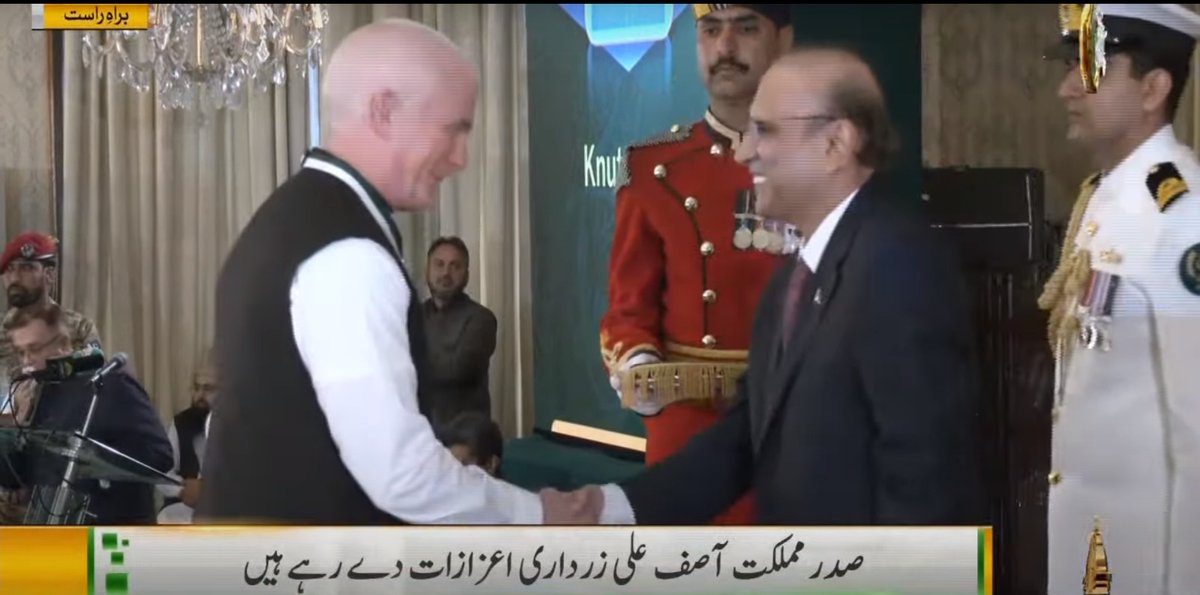 🏆 #UNDPinPakistan is proud to share that our former Resident Representative, @knutostby, has been awarded the Hilal-i-Quaid-i-Azam by @AAliZardari on #PakistanDay2024. His outstanding dedication to serving Pakistan's people, notably during the 2022 floods, has had a profound…