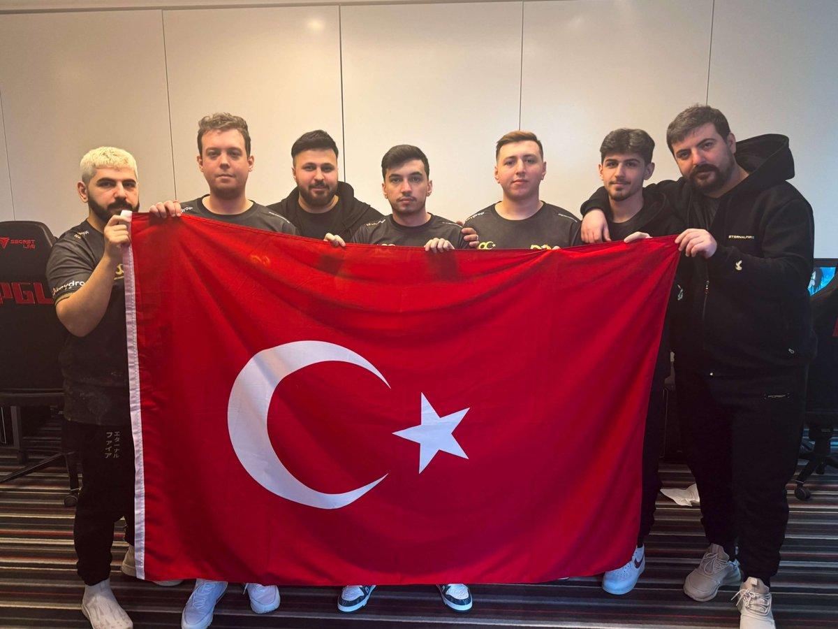 Counter Strike 2’deki Türk Temsilcimiz Eternal Fire, Virtus Pro’yu 2-1 ile geçerek Major Turnuvasında Çeyrek Finale adını yazdırdı.