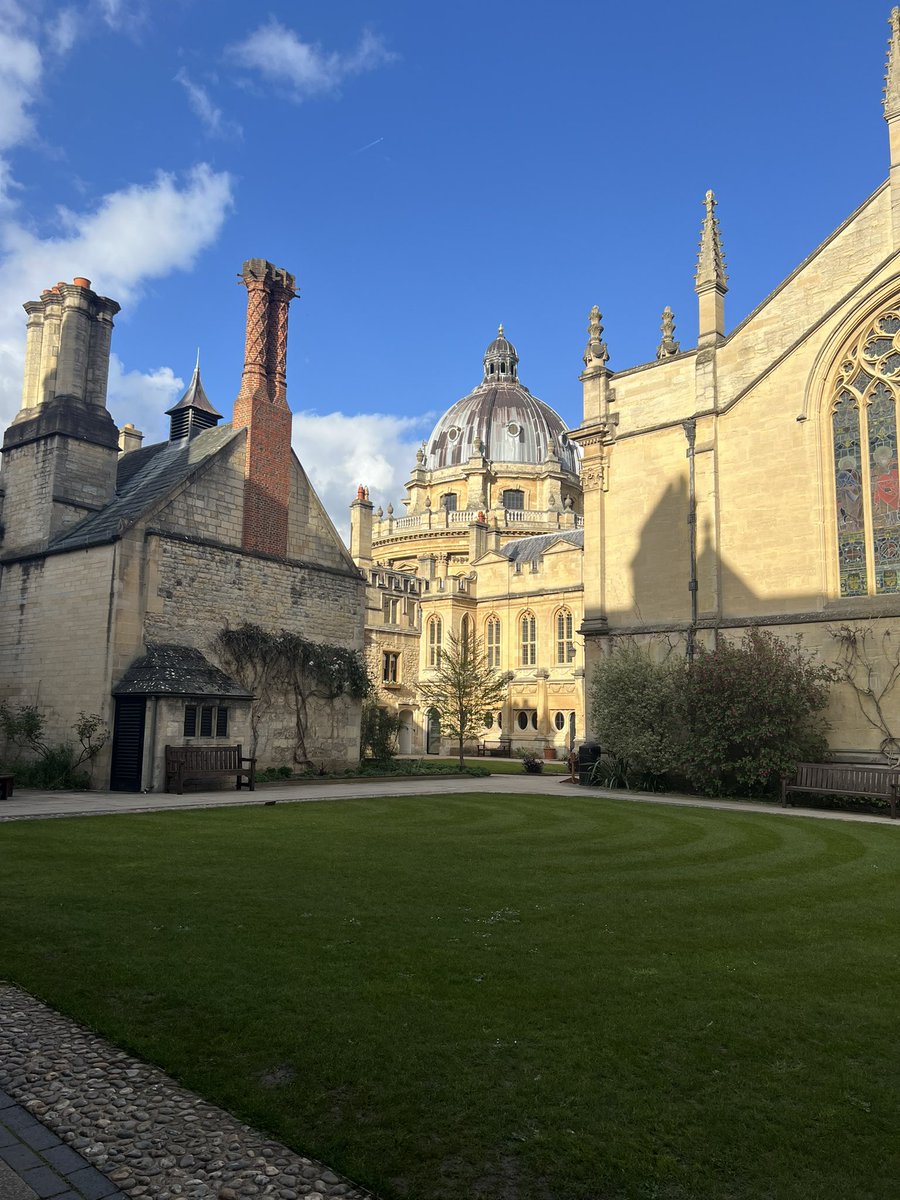 Had a blast at yesterday’s workshop on personalizing IBD treatments. Industry representatives, scientists, and clinicians all in harmony – must be the passion for patient care- or perhaps the wonderful lunch and stunning views from Brasenose College 🤔?#IBDTreatment