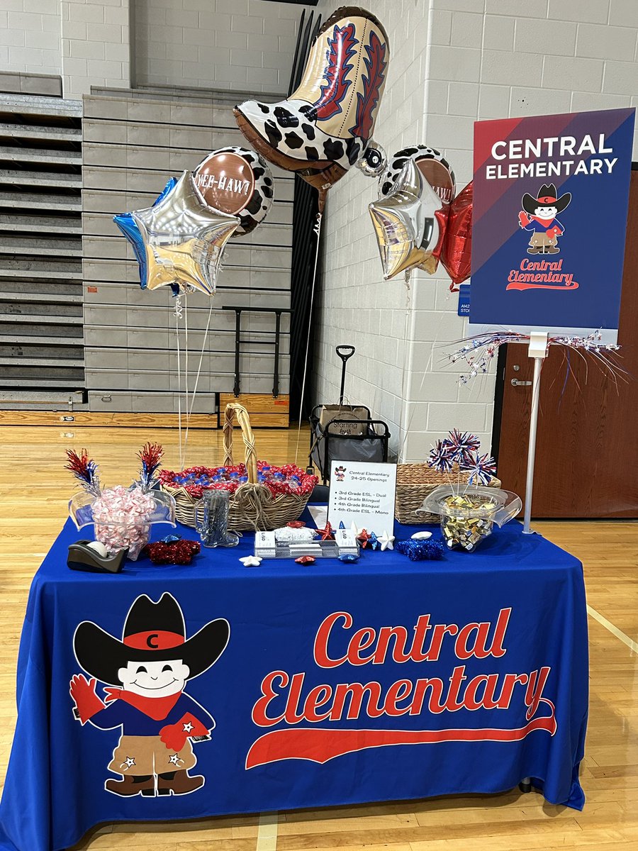 It’s a Central Thing! Great times at the LIsD Job Fair! Come check out @Central_ES at the #LISDJobFair @MarisolAnguita @KristenVFisher