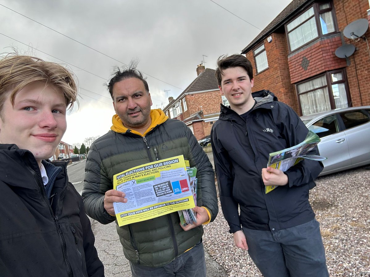 PrishSharma1's tweet photo. After a ☔️ Rainy Morning Campaign in #Shirley great to join our Campaign Launch for local elections and Andy Street”s Mayoral campaign today. Thousands of leaflets delivered.
Great Team work @solboroughcons team & @andy4wm team. #walk2win https://t.co/TG38X40Aw4