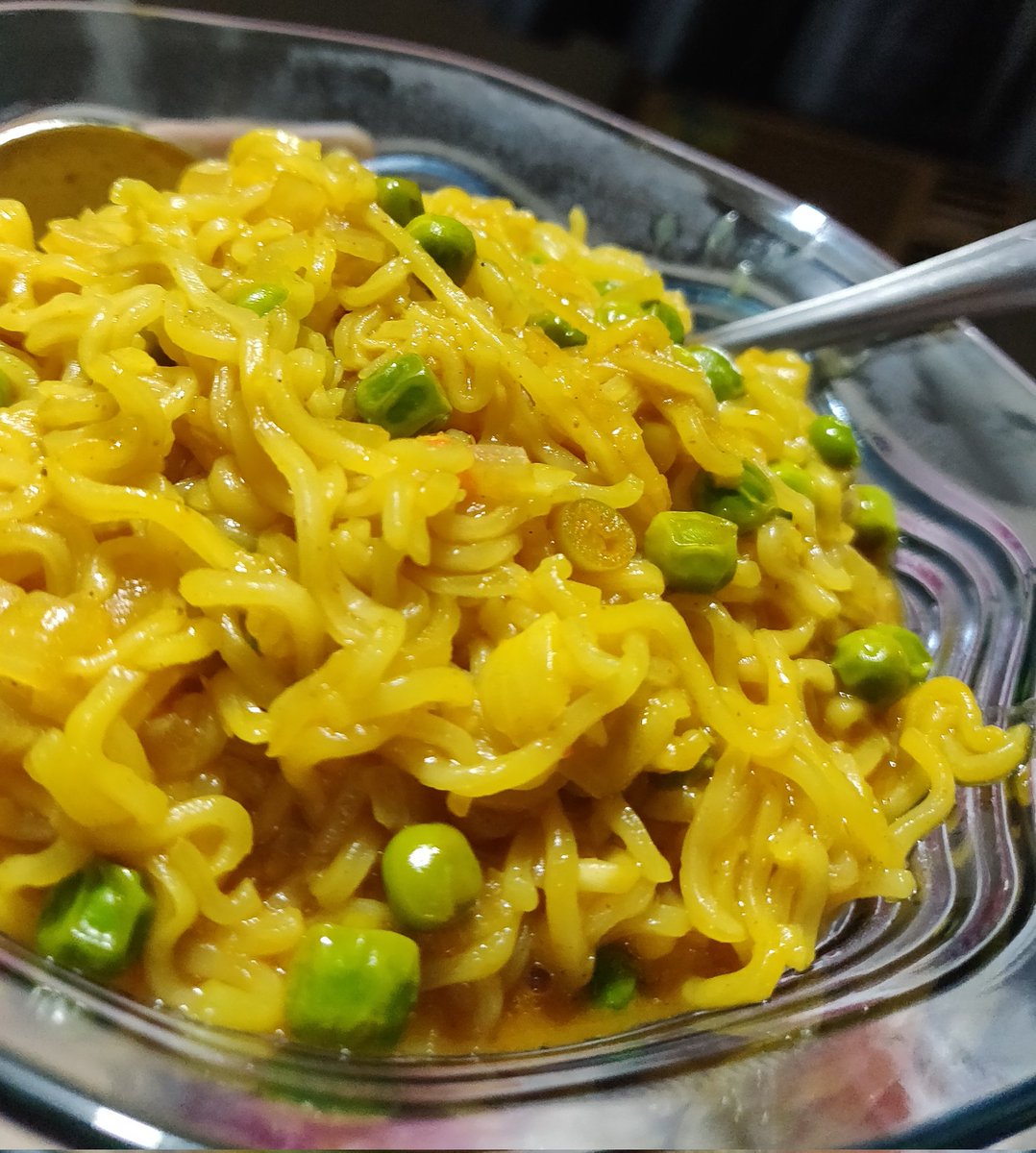 GalOutOfControl's tweet photo. Why is 1 Maggie less n 
2 always jyada 🤔

#dinnerscenes #maggieislove 
Also share some your versions of Maggie 🤤😋 https://t.co/7rrGh2VdUl