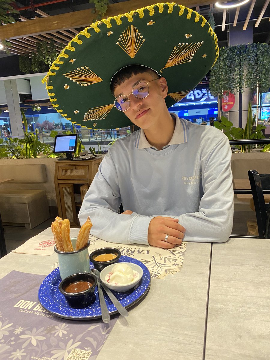 Felipe_lo0oo's tweet photo. HBD to me!✨ https://t.co/PFMhvEx2oF