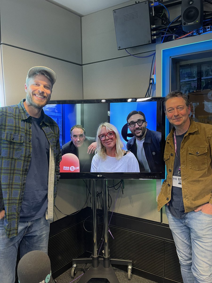 💥 The FT podcast is out now 💥 Joining @rickedwards1 for a punditry battle are: 🚴‍♂️ @nedboulting 🏸 @gailemms 🏴󠁧󠁢󠁳󠁣󠁴󠁿 @douglaschats 🎤 Josh James It was a really fun show but don’t take our word for it. Just read Phil’s review below.. 😉 Listen here: 🎧 bbc.co.uk/sounds/play/m0…