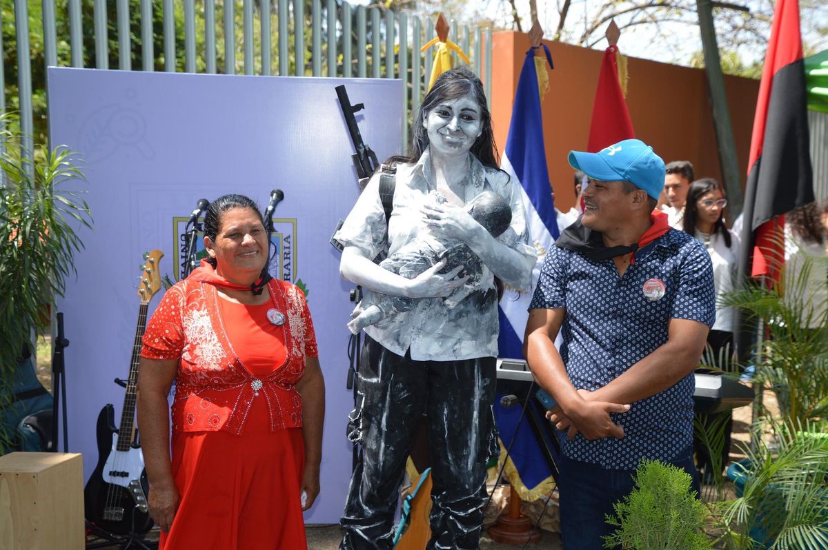 Reconocimiento en vida a Blanca del Socorro López Hernández, 🌻
🟥⬛️🇳🇮✊🏻
La Comunidad Universitaria de la UNA realiza la reinauguración del mural “La Miliciana de Waswalito”, de una campesina cooperativista símbolo de la campaña de solidaridad con Nicaragua en los años 80’s.