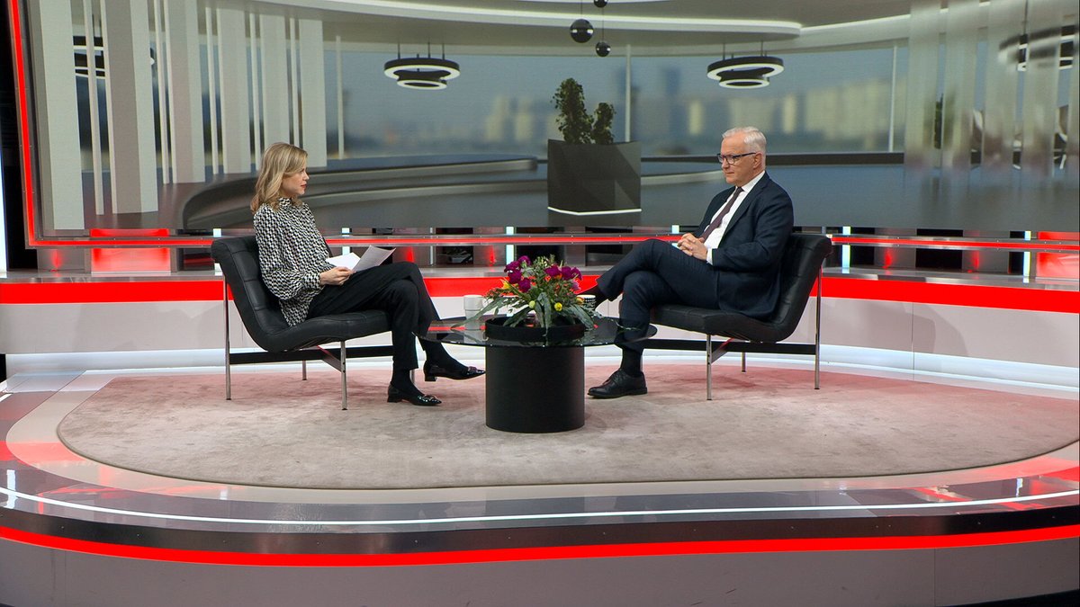 Uutisextrassa vieraana <a href="/ollirehn/">Olli Rehn</a>, joka ehdottaa velkakaton kirjaamista lakiin. 
<a href="/SuomenPankki/">Suomen Pankki</a>
<a href="/MTVUutiset/">MTV Uutiset</a>
mtv.fi/video/af79c1c7…