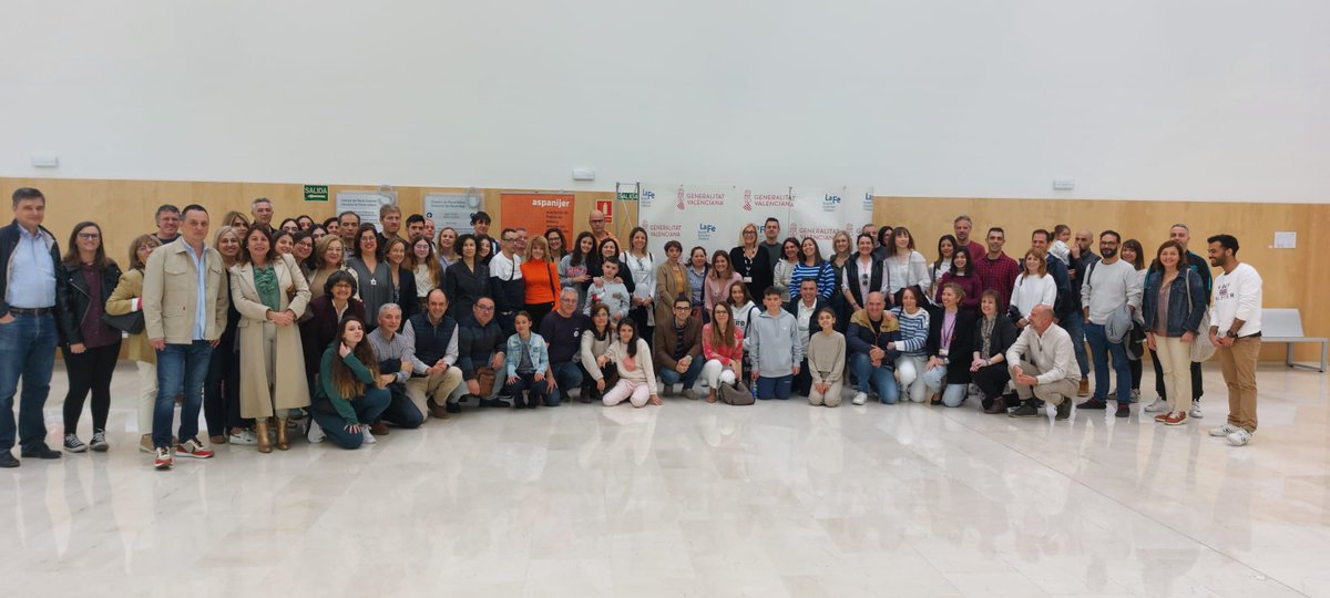 Inma_CalvoP's tweet photo. @Inma_CalvoP. Hoy en el Salon de Actos de @HospitalLaFe se han reunido  100 familias de pacientes, niños y jovenes con enfermedades reumáticas. Enhorabuena #Unidad ReumaPed, @aspanijer y los testimonios; Padres de Lara, Miriam y Nieall. @AnaDeju https://t.co/fU7ci4M3MG