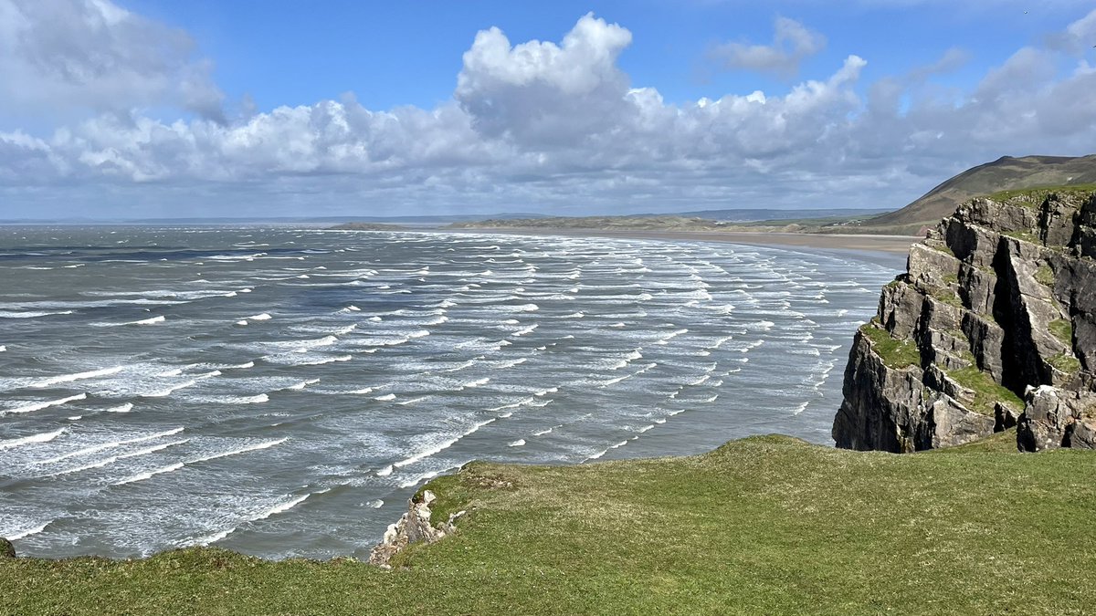 Arwelycwm's tweet photo. Rhosili prynhawn ‘ma. Rhossili this afternoon @StormHour @ThePhotoHour @S4Ctywydd @DerekTheWeather https://t.co/1jXwGuVHV6
