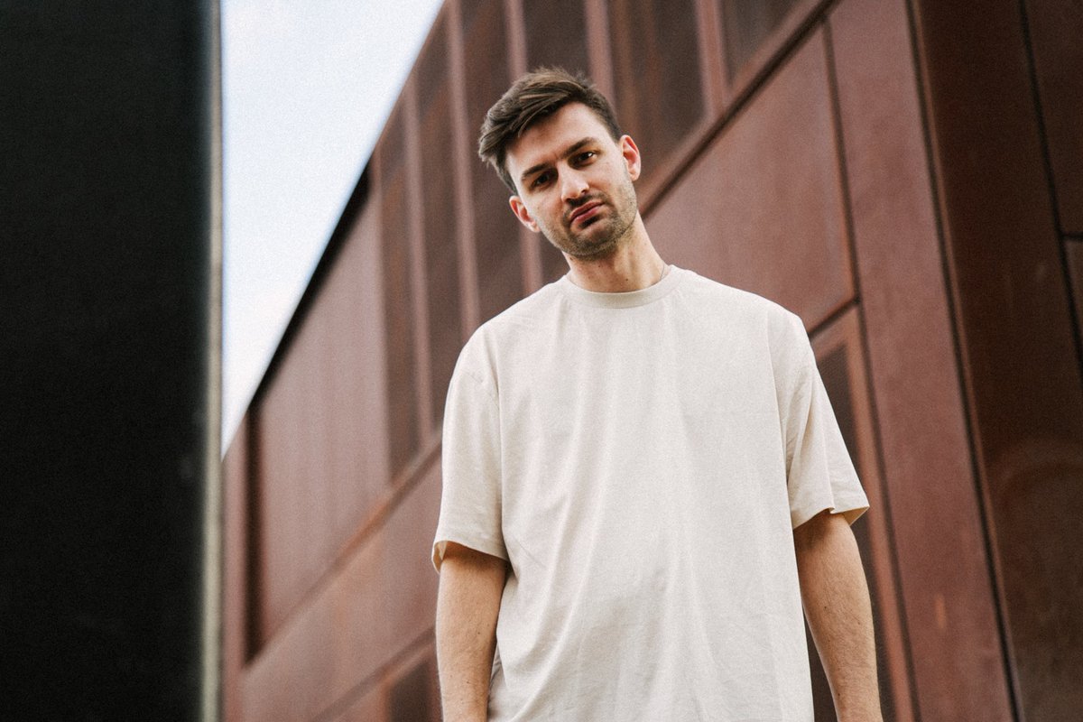 flux_bros's tweet photo. Last month we had the pleasure of once again working with @tomonedj on a new package of press images! 

Here’s a first glimpse at what we captured…

Photographer: @tim_beavis 

#pressshots #producer #artist #photoshoot #pressrelease #pressphotography https://t.co/Bt0E7TQIMW