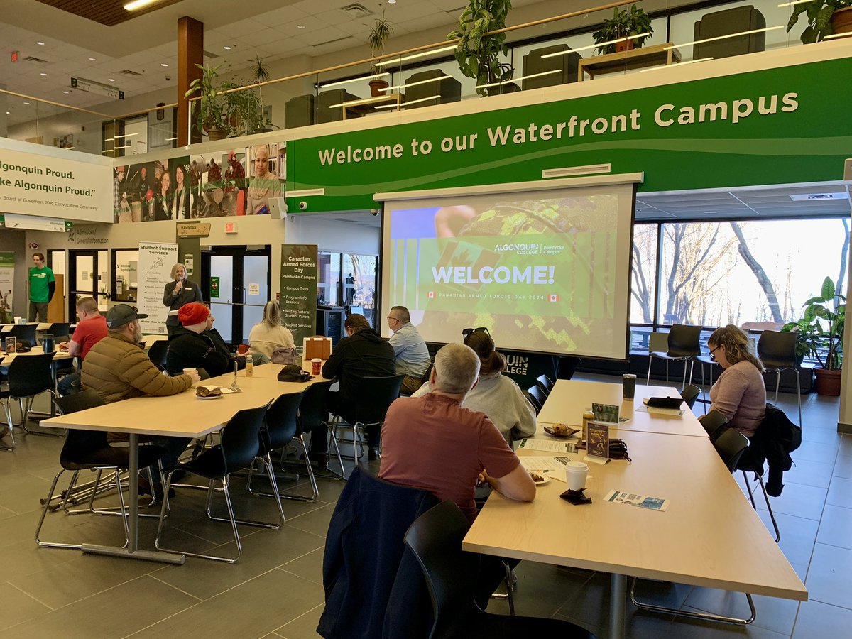 AlgonquinPEM's tweet image. A great turn out for our annual #CanadianArmedForces Day. We’re helping serving members explore transitioning to college - opportunities &amp;amp; pathways. Big thank you to the #GarrisonPetawawa members and families for joining us today.