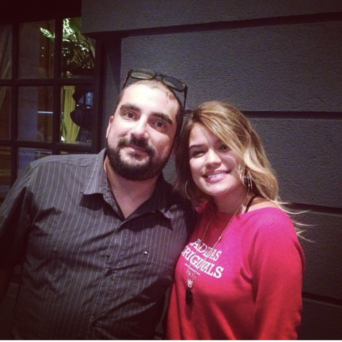 Hace 10 años, <a href="/Santiagoaristi/">Santiago Aristizabal</a> me pidió que por favor recibiera en el terminal de la bandera a una chamita que venía por tierra desde Medellín, que venía a hacer show donde ella se está pagando todo pero que por favor la colaborara con la estadía y traslado al show,
