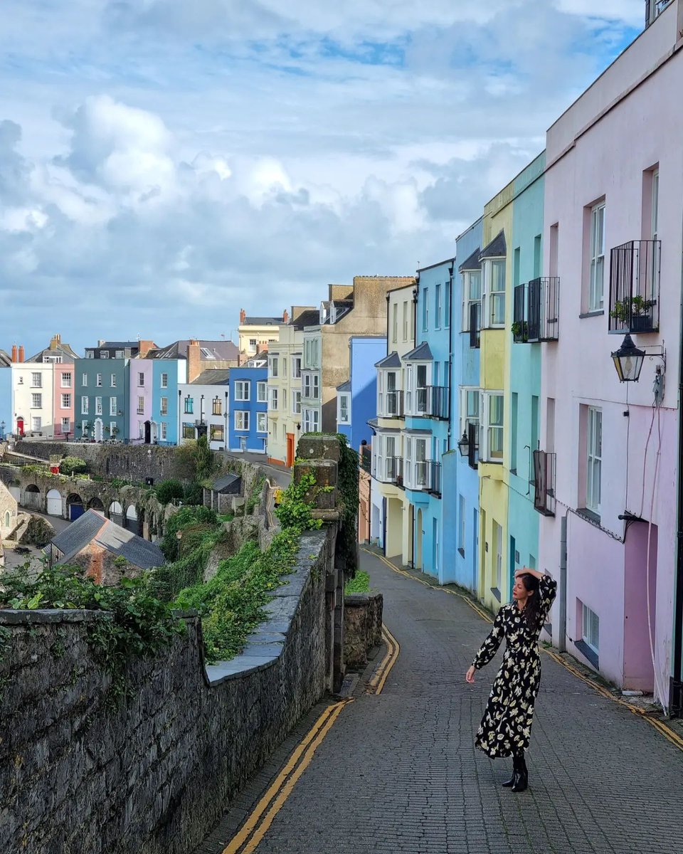 Lose yourself in the vibrant streets and dive into the charm of coastal paradise at Tenby, Pembrokeshire, Wales! 🎨🌊 📸: Espido Freire