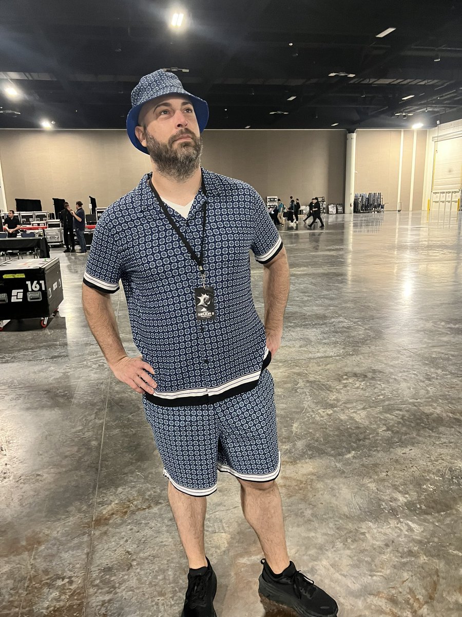 NAMELESS's tweet photo. On the latest episode of narcos… https://t.co/8CXkGGqNUZ