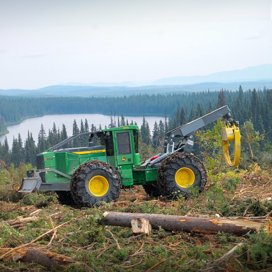 That’s a great point of view! -- Excellent point de vue! #forestry #johndeere #skidder