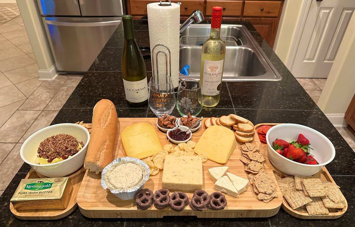 How <a href="/LSUjuju/">Julie</a> and I #DatelineandWine with <a href="/CanningAndrea/">Andrea Canning</a> watching <a href="/DatelineNBC/">Dateline NBC</a> last night. #agirlnamedEgypt #dateline 🍷🧀 🍓🍫