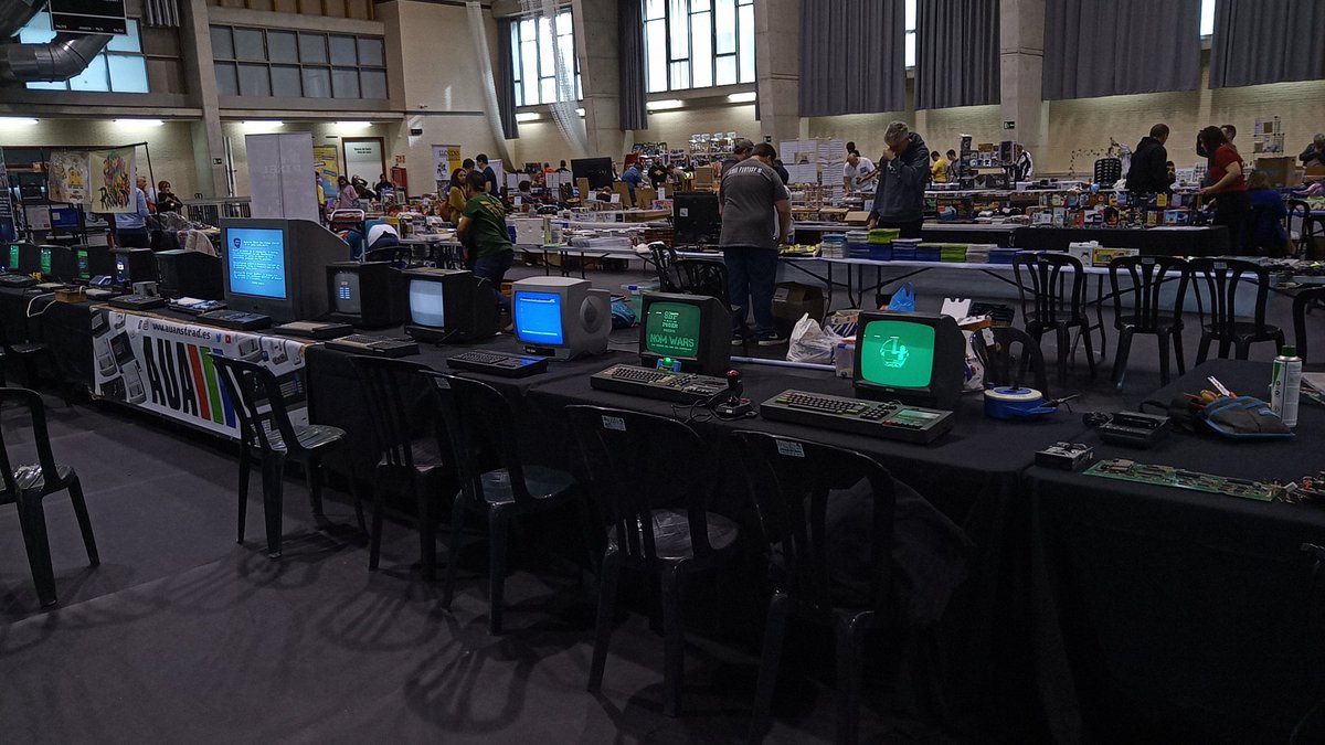 pabloforcen's tweet image. Aquí estamos en la #retroweekend de #Alcoy dándolo todo. El evento espectacular, petado de gente, y el sitio, inmejorable.