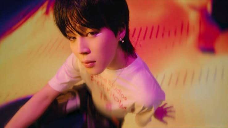 kchartsmaster's tweet photo. 1 year ago today, JIMIN released “Like Crazy”. https://t.co/uwDh6vKPev