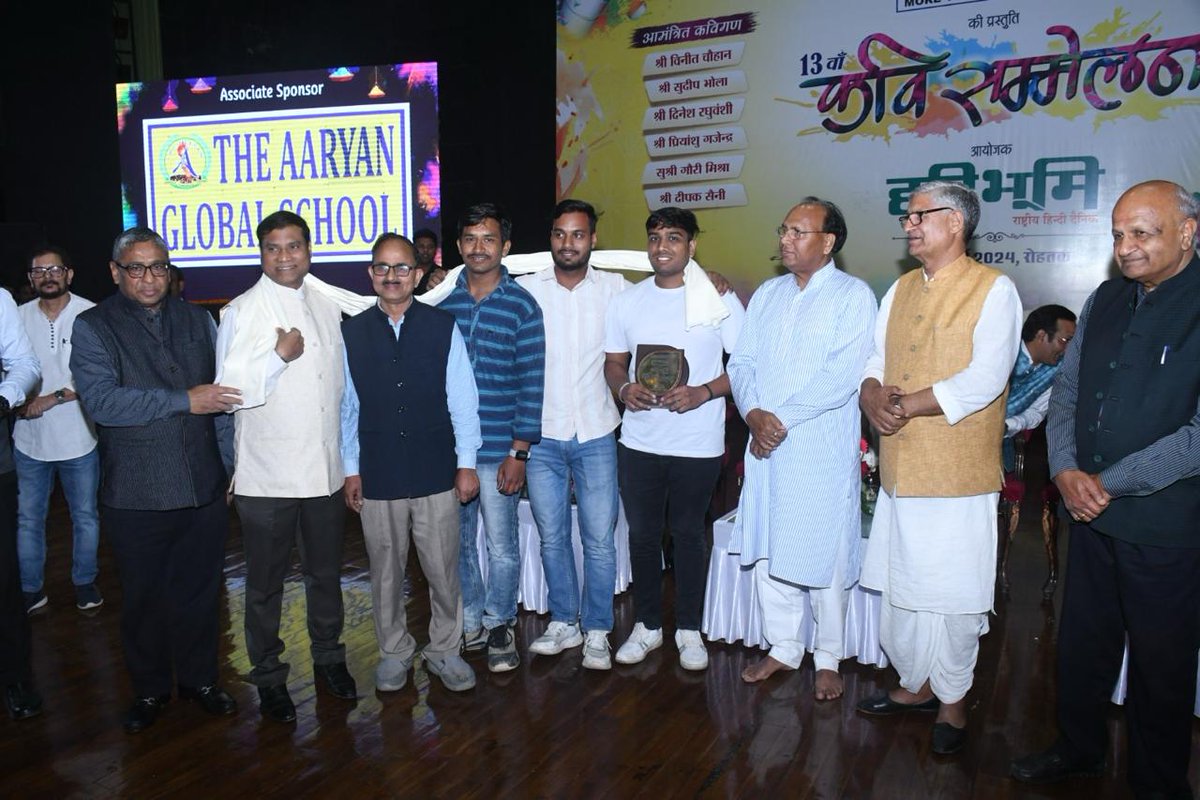 Parmana75684584's tweet photo. Proud to be a part of MSC (Medical service centre) Rohtak unit.
MSC is volunteer social service organisation.

Honoured by cabinet minister in Hari Bhoomi Kavi Sammelan in PGIMS ROHTAK on 22 March, 24
@DrBanwariLal5
@MSCrohtakunit

#MedTwitter 
#socialservice
#HelpingHand https://t.co/8aa0b1qBNI