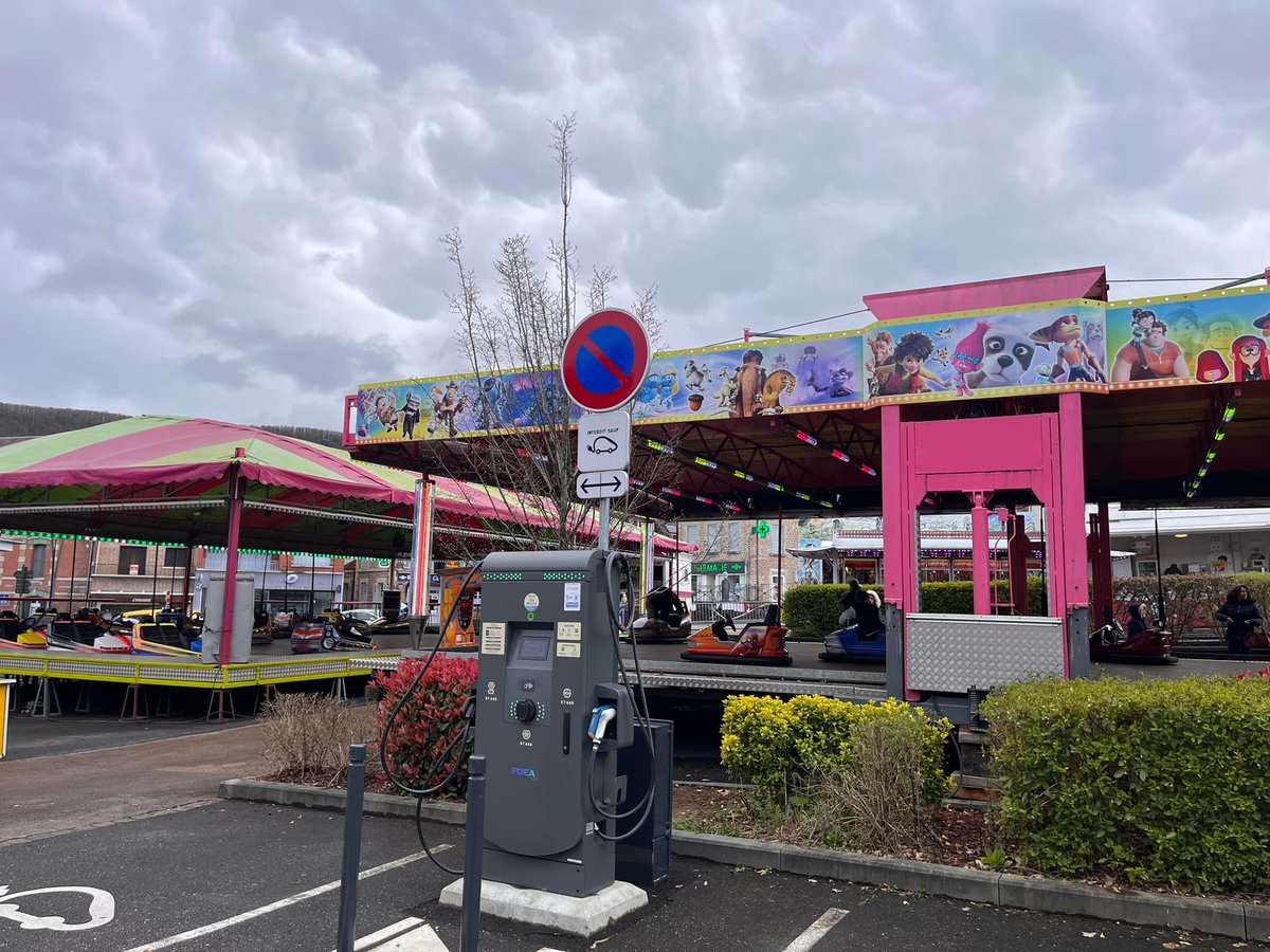 electricfelix's tweet photo. "Elektrisch rijden doe je maar op de kermis"
#alwaysbecharging
⚡️⚡️⚡️
🇫🇷🇫🇷🇫🇷

photo: @renskempen https://t.co/vT4ELKDtXU