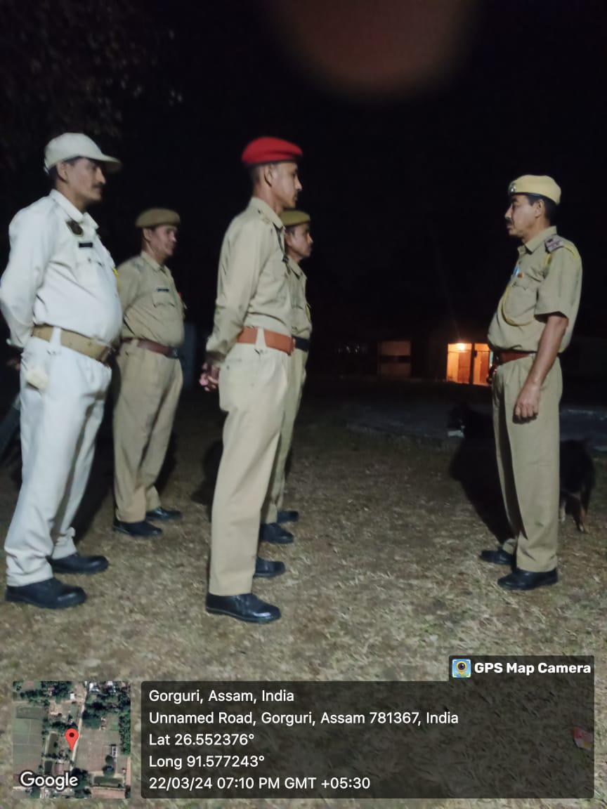 Evening roll call conducted at police stations and outposts of Nalbari. @CMOfficeAssam @assampolice @DGPAssamPolice @gpsinghips