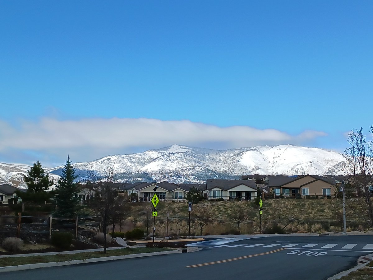 rrobertrob1's tweet photo. A dusting of snow in the mountains this morning https://t.co/tRinJFVrjJ
