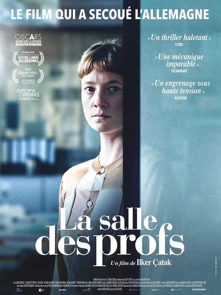 #LaSalleDesProfs est un thriller insignifiant, qui croit pouvoir tendre avec deux notes de musique et une actrice sur le fil. C'est bien filmé mais c'est tellement pauvre scénaristiquement que sa nomination aux Oscars m'asphyxie plus que le film lui-même. Médiocre.