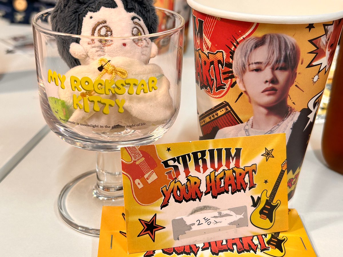 #이_울림이_번져갈_323
 #Strum_Your_Heart
큭큭 나의 락스타 아기고양이 작업룸
구경 재밌게 하다 갔습니다~§(*￣▽￣*)§
2등은 제가 차지했어요 후훗