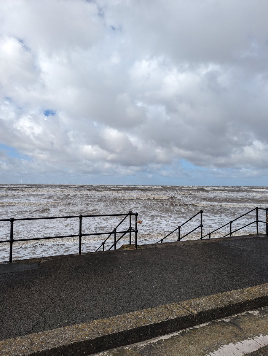 thughes778's tweet photo. Windy walk at the beach this morning. https://t.co/XxTcayBxWX
