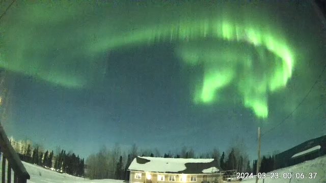 rjayroldan's tweet photo. Last night’s #aurora show captured from my #wyze indoor camera here in South Indian Lake, MB. 

A beautiful #xflare eruption from the sun. #northernlights #auroraborealis #spaceweather #mbweather #SpaceX #CME https://t.co/cNzAitpMk3