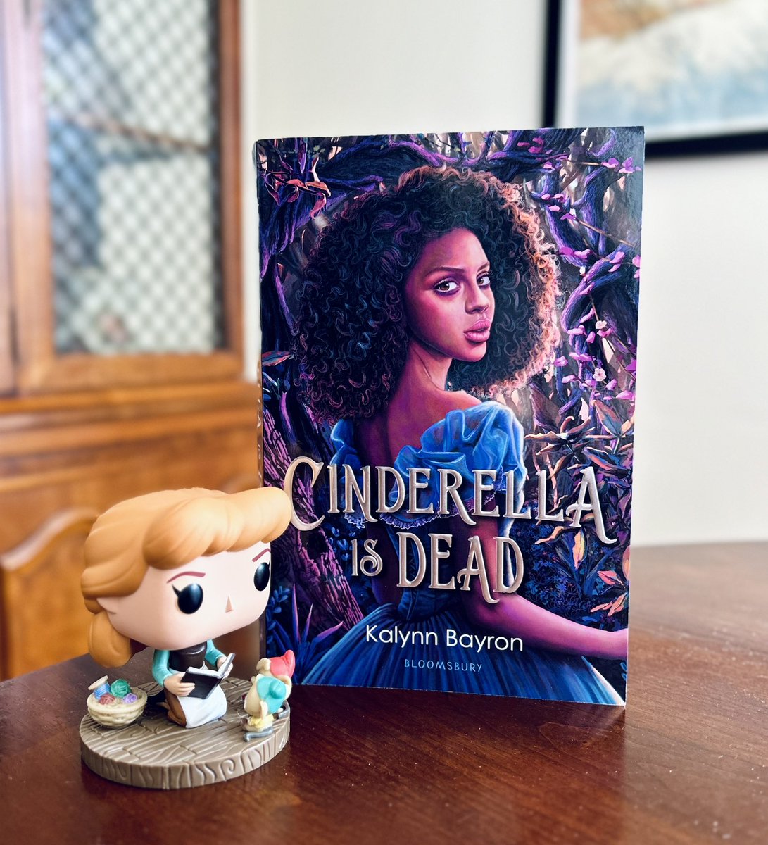 I gave ⭐️⭐️⭐️⭐️⭐️ to Cinderella Is Dead by @KalynnBayron jilljemmett.com/2024/03/23/rev…