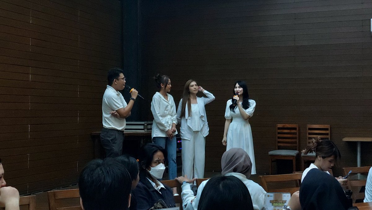 Gabycious48's tweet photo. Terima kasih sudah memeriahkan bukber 4 negara hari ini. Semoga ibadah puasanya jadi berkah buat kita semua. Sampai bertemu di event selanjutnya!

@gabywarouw4 @_siscasaras_ @thisfrieska
Lekas sembuh juga buat @CindyHapsari_ https://t.co/d13mxamF8R