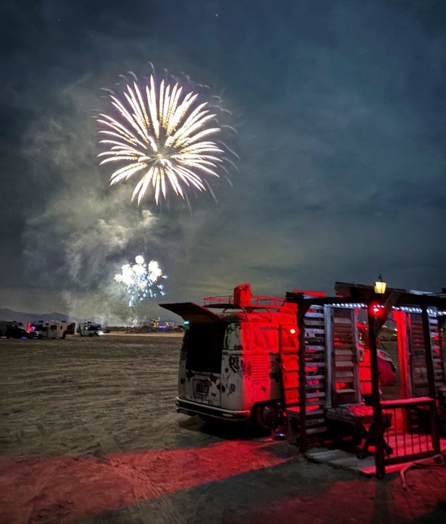 bwsaari's tweet image. back in the Salton Sea groove #BombayBeachBiennale