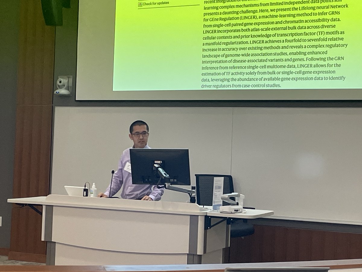 SteveQinEmory's tweet photo. Dr. Zhana Duren is presenting: inferring gene regulatory networks from single cell multiome data using atlas-scale external data #MCBIOS2024 https://t.co/VXtWx6vCvb