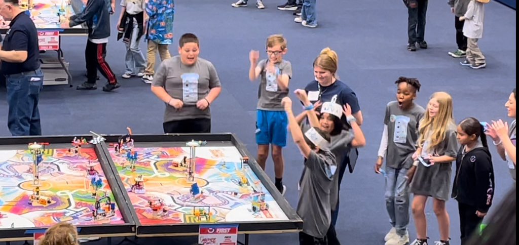 NISDMurnin's tweet image. What the feeling of SUCCESS looks like! Way to go Ultra Visual Artists!!! 😁#LegoRobotics @Ash_Santiago818 @Flores_STEM