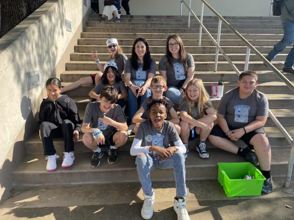 NISDMurnin's tweet image. What the feeling of SUCCESS looks like! Way to go Ultra Visual Artists!!! 😁#LegoRobotics @Ash_Santiago818 @Flores_STEM