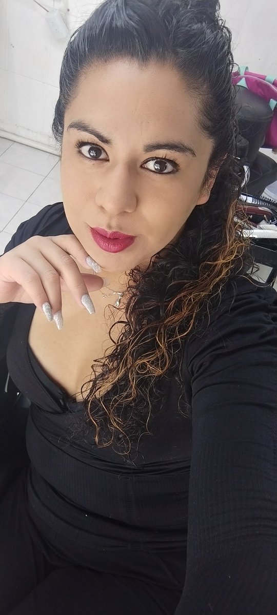 Hoy andaremos en cabinas vamos a ver que tal..... Chico #chicatransbella #chicatransdespechada jajaja