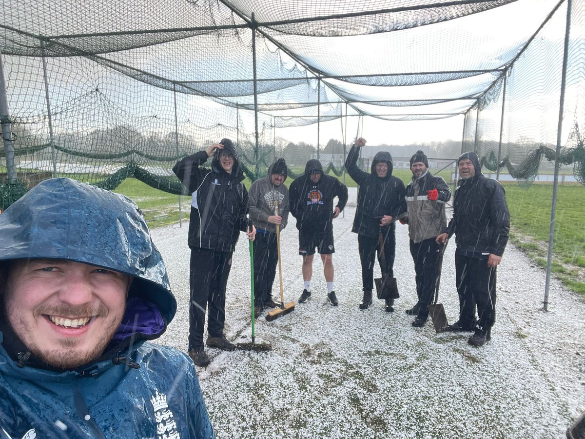 The things we do for our cricket clubs ❄️

#GetSetWeekend