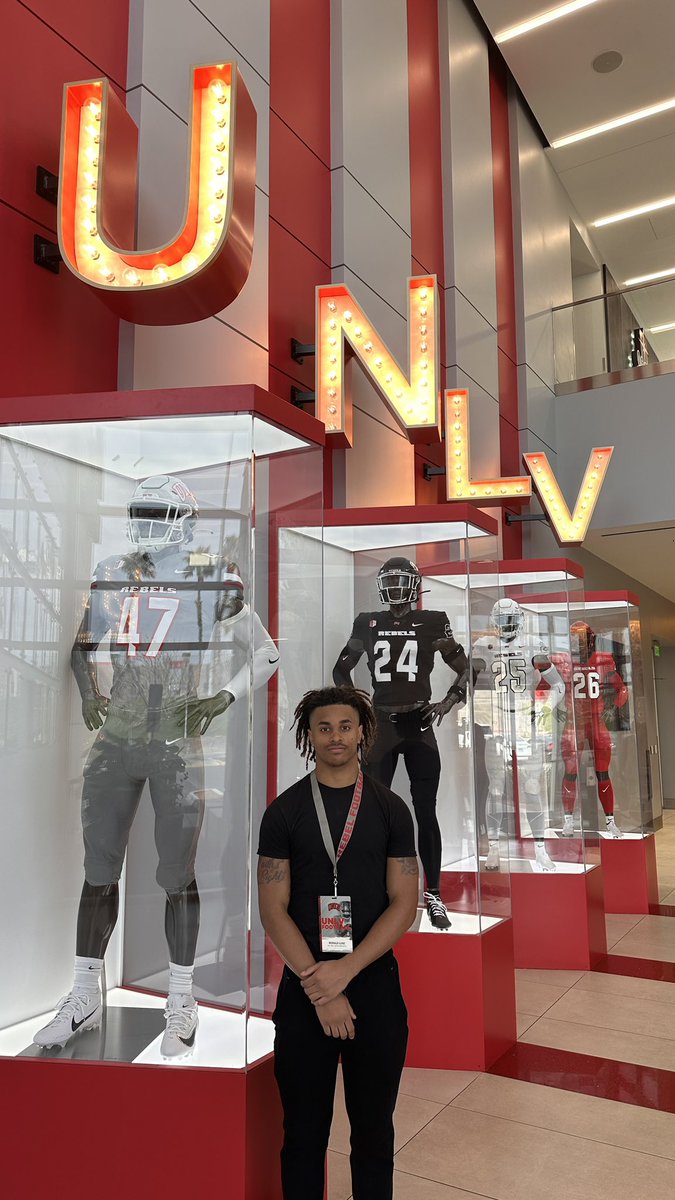 Had a great visit yesterday at @unlvfootball Look forward to getting back up here! @Coach_JoeyMoss @dalex3333 @BrennanMarion4 @Coach_Odom @mckenna_j18 @SWiltfong247 @FBCoachThompson