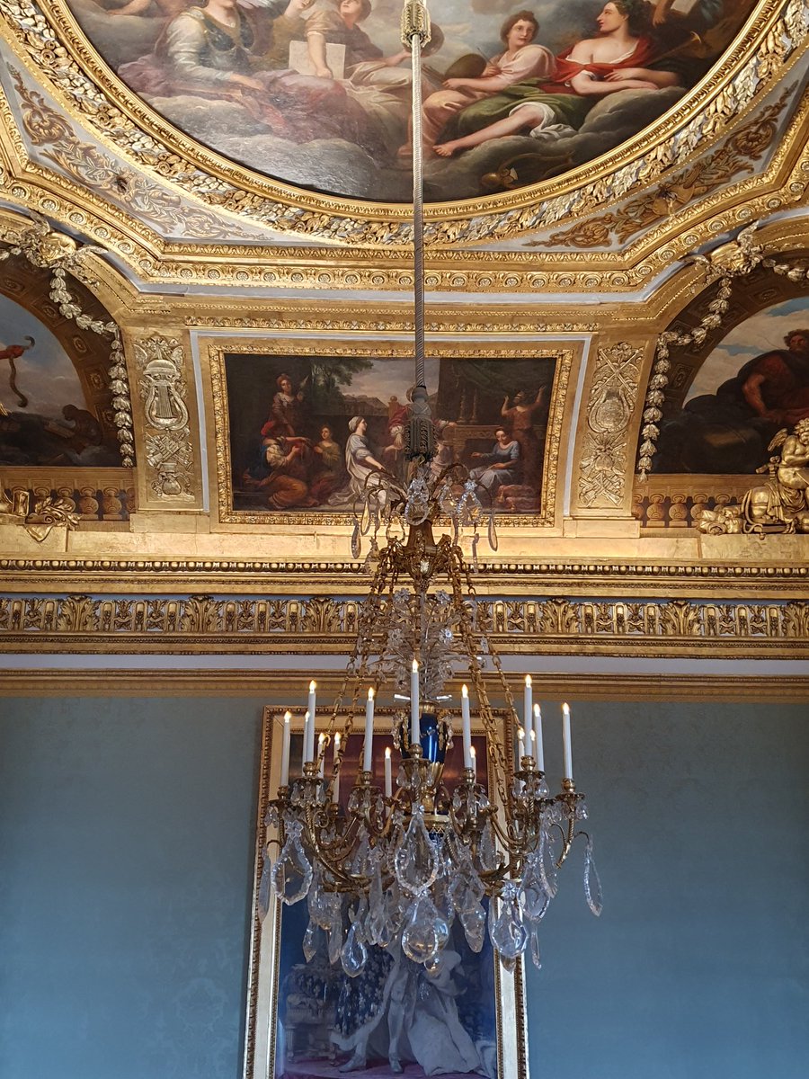 Today it was the opulence of Versailles with a bit more bling in time for the Olympics!! #shskinparis <a href="/SHSKSchool/">St Helen and St Katharine</a> @SHSKHead