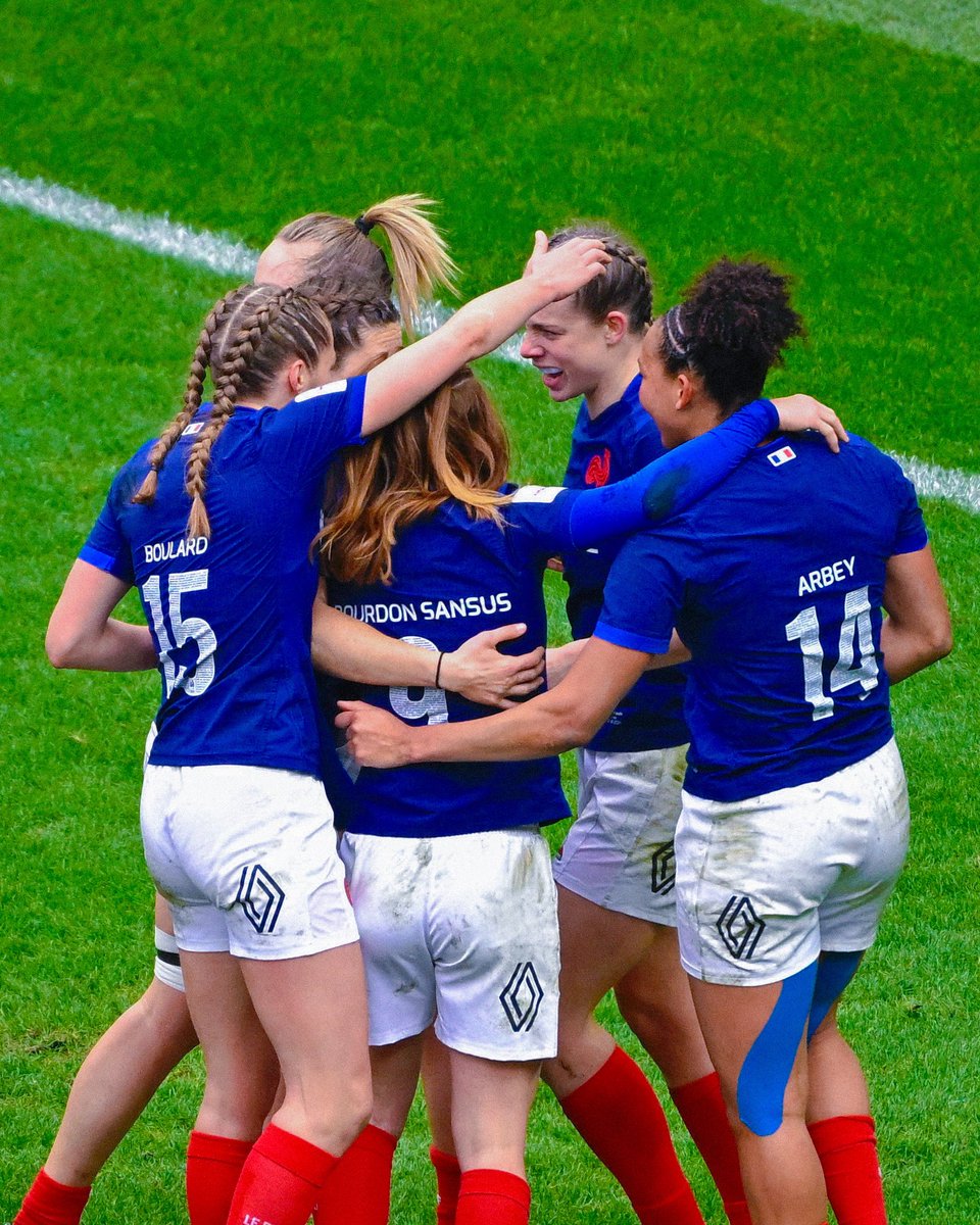 1er match, 1ère victoire ✔️ #FRAIRL Bravo les filles, rendez-vous la semaine prochaine 👊 @FranceRugby   #SixNations #6Nations #rugby #sport #NeFaisonsXV #XVdeFrance