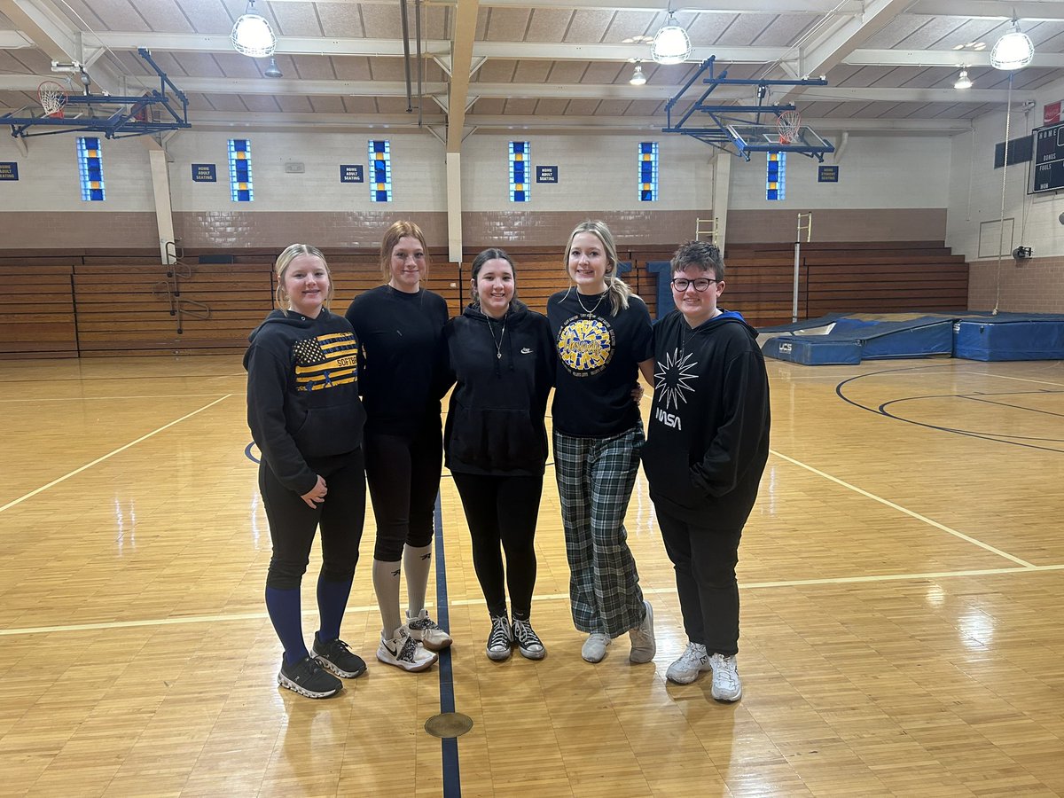 ecantonsoftball's tweet photo. Another week of working hard in preparation for our first game of the season. Unfortunately we didn’t get any more scrimmages in but these girls are competing! Today was color wars. https://t.co/2lIq0wXWKV