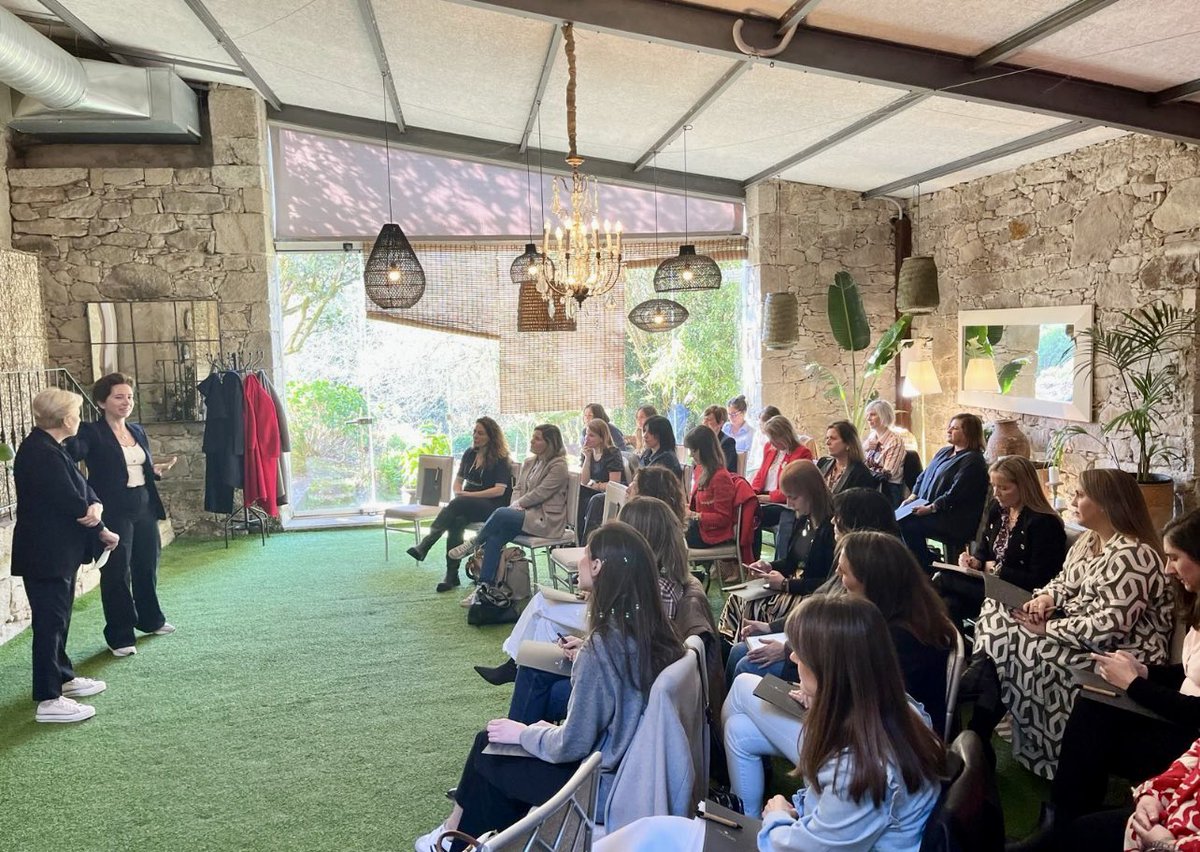 mccamposacunha's tweet image. Magnífico compartir la #experiencia #RealImpact con un grupo de maravillosas mujeres #SectorPúblicoyPrivado para seguir juntas en la mejora de nuestras capacidades profesionales y desarrollo personal. 
#Gracias a Betty Lorenzo y Maite Valiño por compartirlo con @MujeresSP