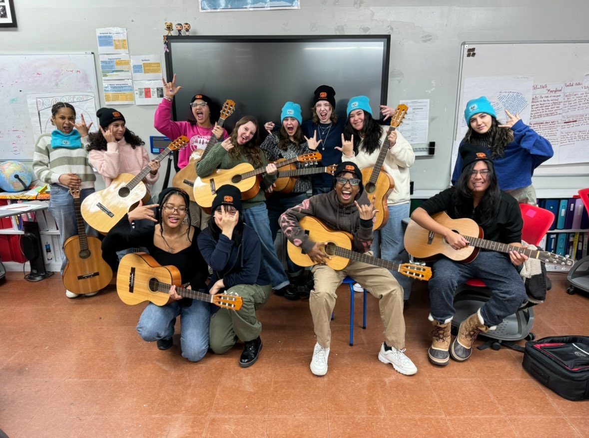 Our #NYC high school Guitar Club needs a new amp to take our playing to the next level! Appreciate any support for our #DonorsChoose project! donorschoose.org/project/amplif…