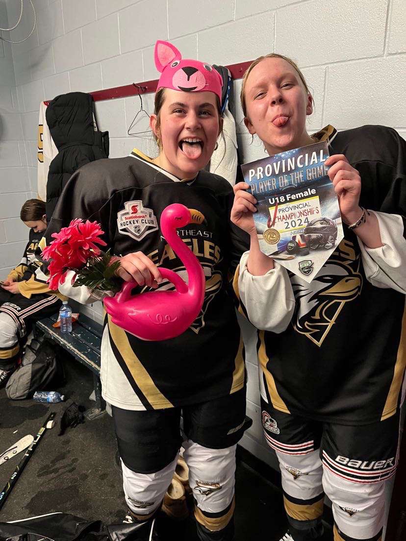 After a well played game against Lake Melville, Eagles came out on top with a score of 5-3!!

POG- Emma Griffin 🏒
Flamingo- Kathryn Kelly

🚨-Olivia King (4), Emma Griffin 
🍏-Olivia King, Emma Griffin, Heidi Newbury 

Way to go Eagles!! 🦅