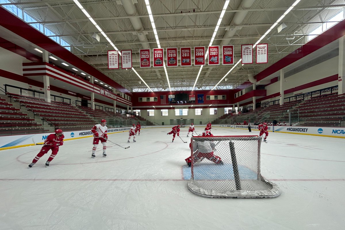 BadgerMHockey tweet picture