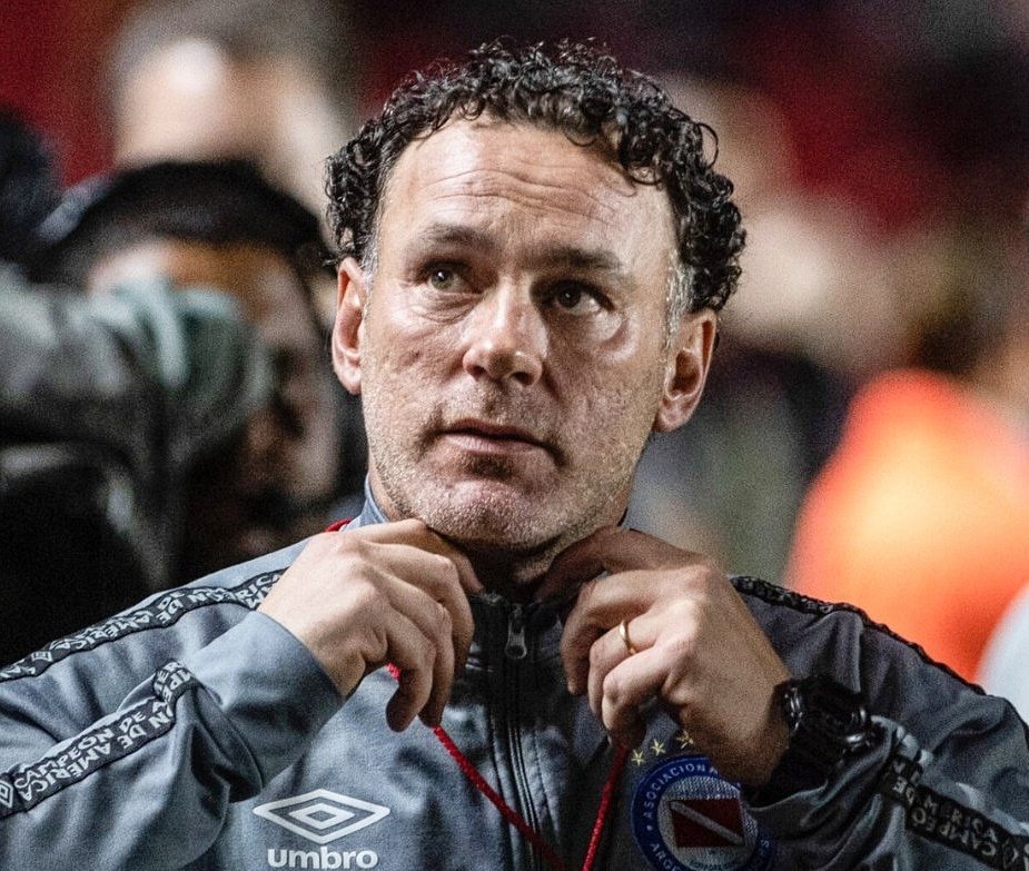 𝗜𝗻𝗳𝗼𝗚𝗮𝗹𝗼 (@infogalo_) on Twitter photo 🚨🔥 Gabriel Milito é o novo treinador do Galo! O argentino viajará a BH nas próximas horas para assinar contrato até dezembro de 2025 com o Atlético!
Via <a href="/CLMerlo/">César Luis Merlo</a>
📸 Divulgação 🚨🔥 Gabriel Milito é o novo treinador do Galo! O argentino viajará a BH nas próximas horas para assinar contrato até dezembro de 2025 com o Atlético!
Via <a href="/CLMerlo/">César Luis Merlo</a>
📸 Divulgação