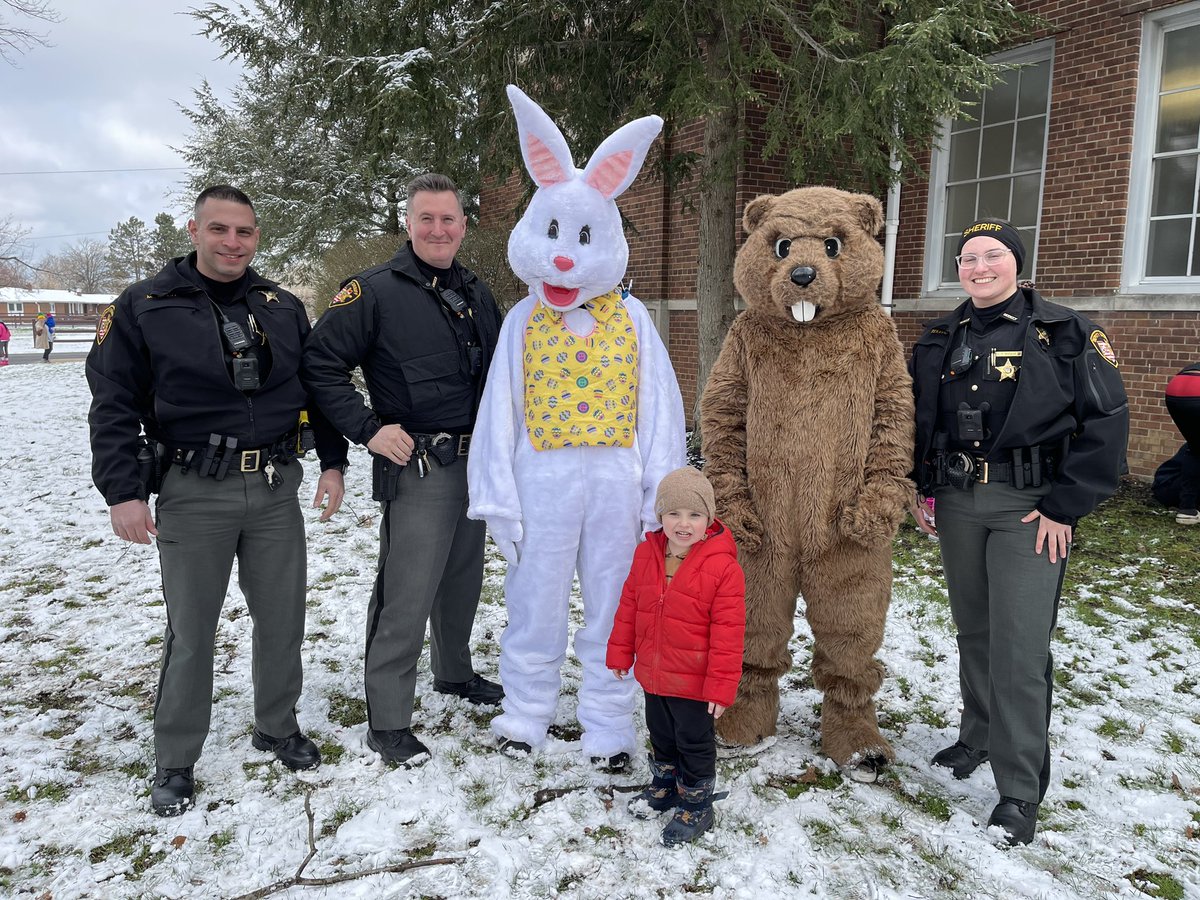 RLSD_Beavers's tweet photo. Another amazing turnout for the annual RPTA Community Easter Egg Hunt!

Thanks to everyone who attended and braved the cold weather and the snow. 

Special thanks to all our parent volunteers for coordinating this event every year!

#WeAreRiverside https://t.co/jeBT0mOiSE