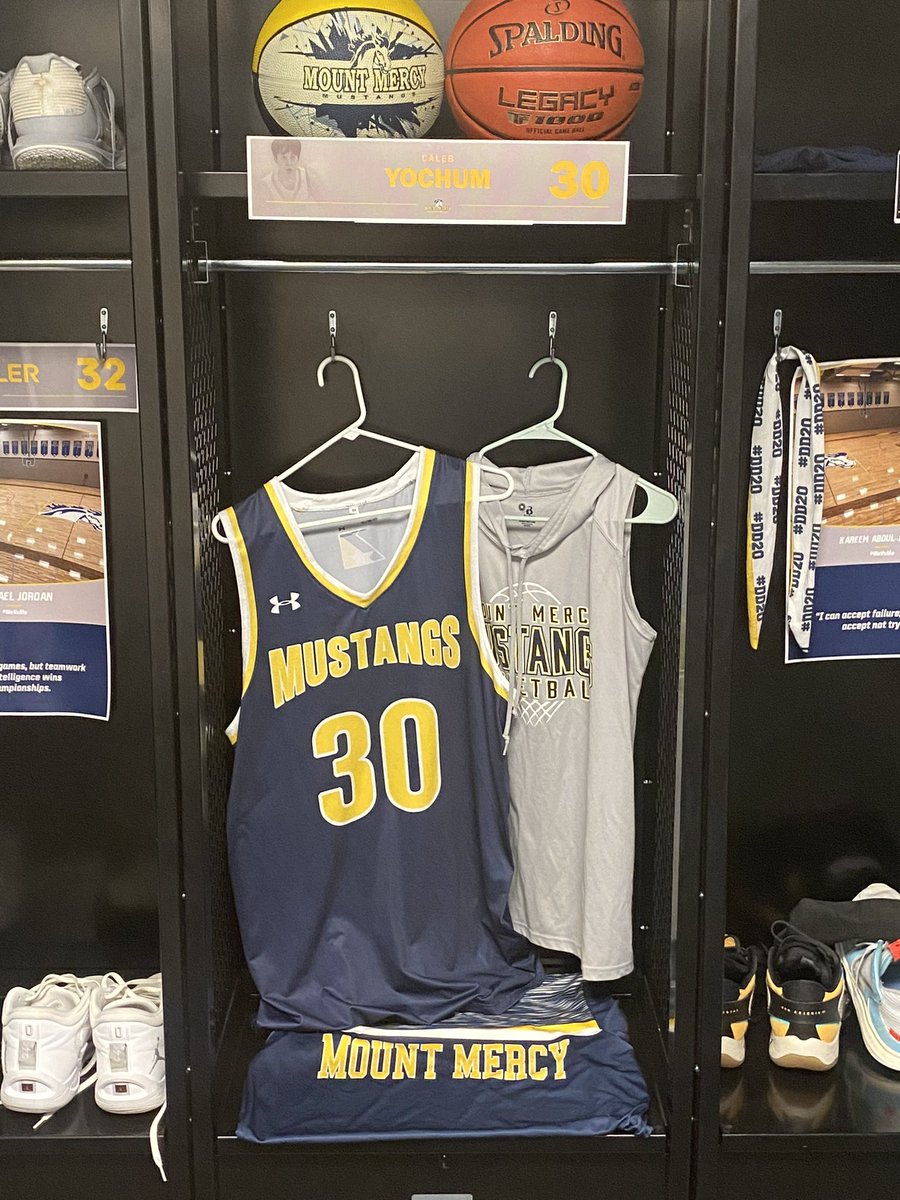 Had a great visit thank you coach write and coach jennings for having me up here! 
<a href="/WaterlooHoops/">WHSBasketball</a> 
<a href="/CoachDomWright1/">Coach Dom Wright</a>